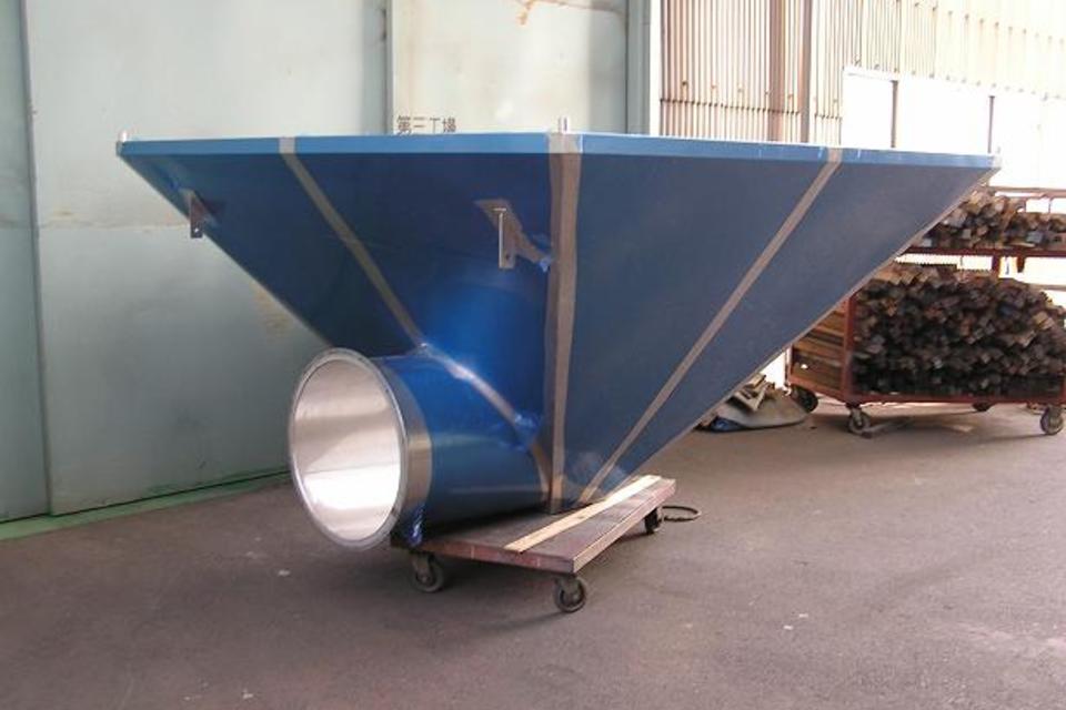 ステンレス製のホッパーの画像